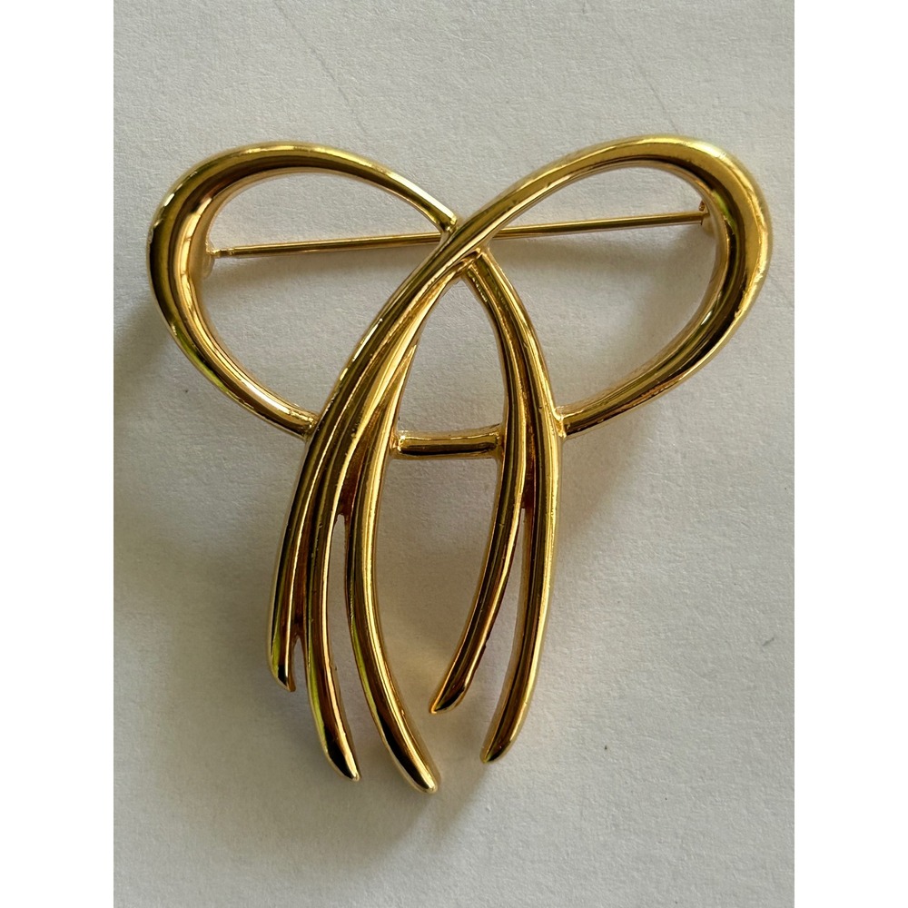 Vintage Signed Trifari Gold Tone Bow Brooch